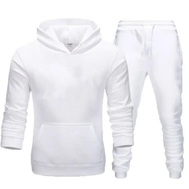 Svart träningsset med huva och byxor i polyester, idealiskt för aktiv träning och herrkläder.