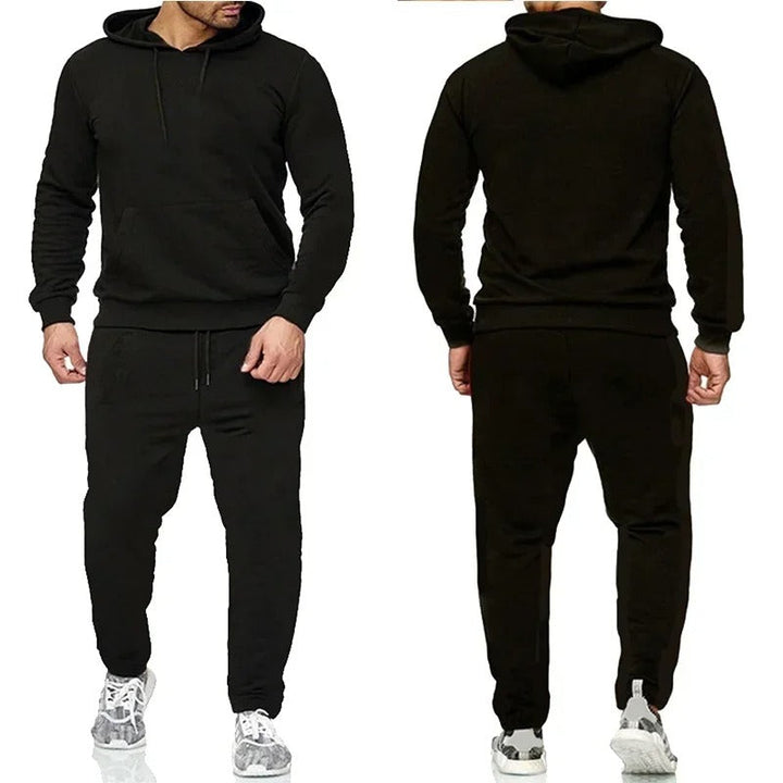 Stilrent träningsset i beige för män: huvtröja & byxor för både casual och aktivt sportmode.