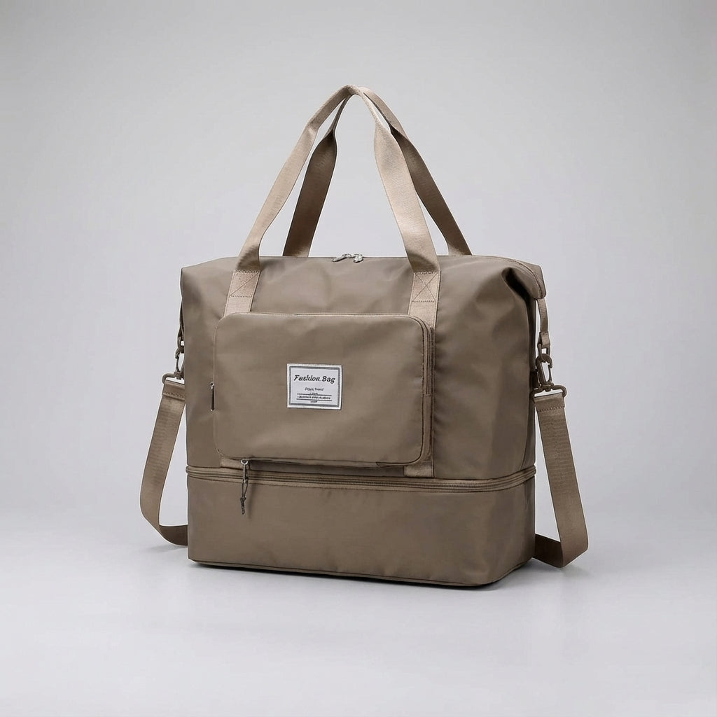Mångsidig bag för resor, sport eller extra packning. Hopfällbar och vattenskyddad design.