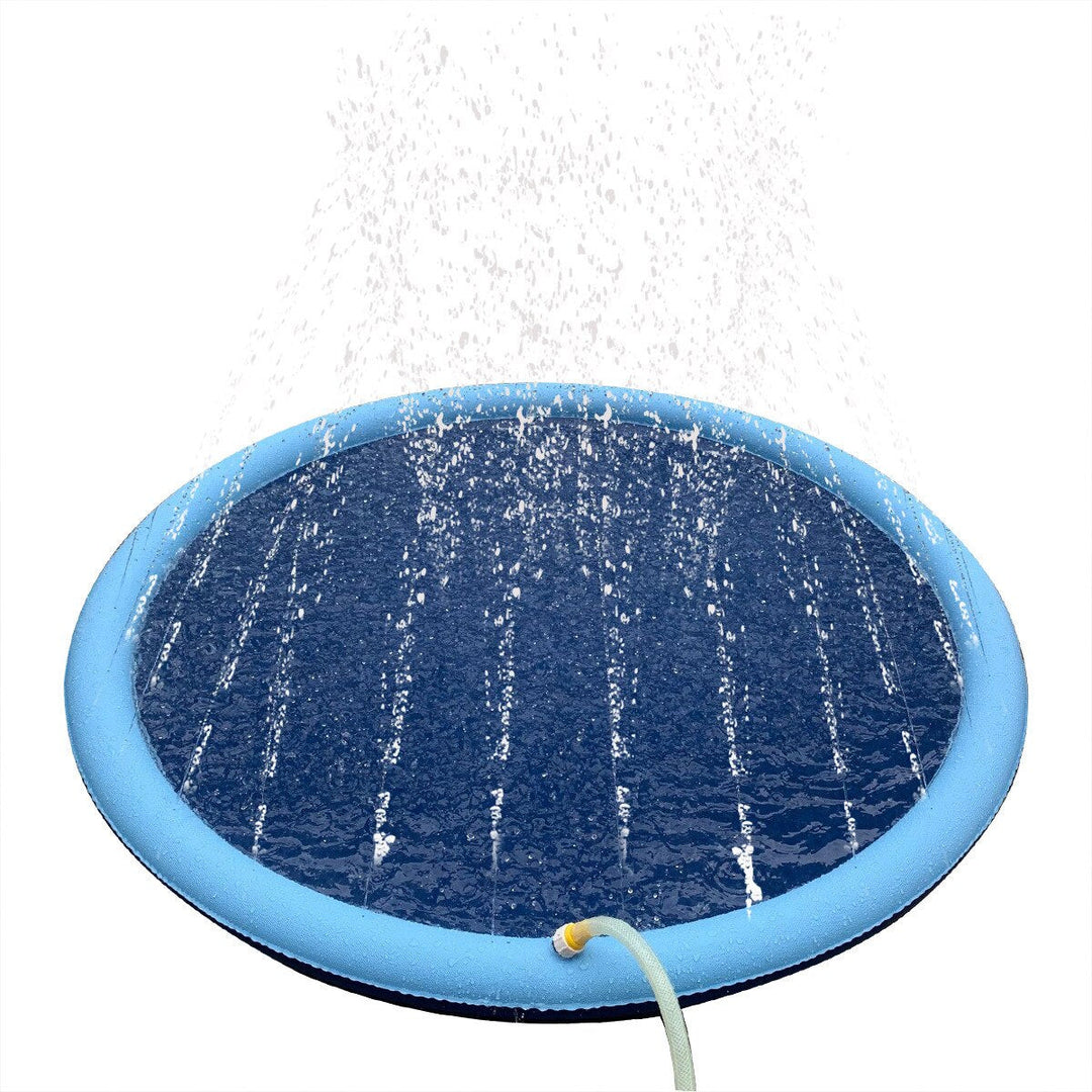 Hopfällbar PVC-hundpool med praktisk sprayfunktion. En svalkande badpool för sommarens vattenlek.