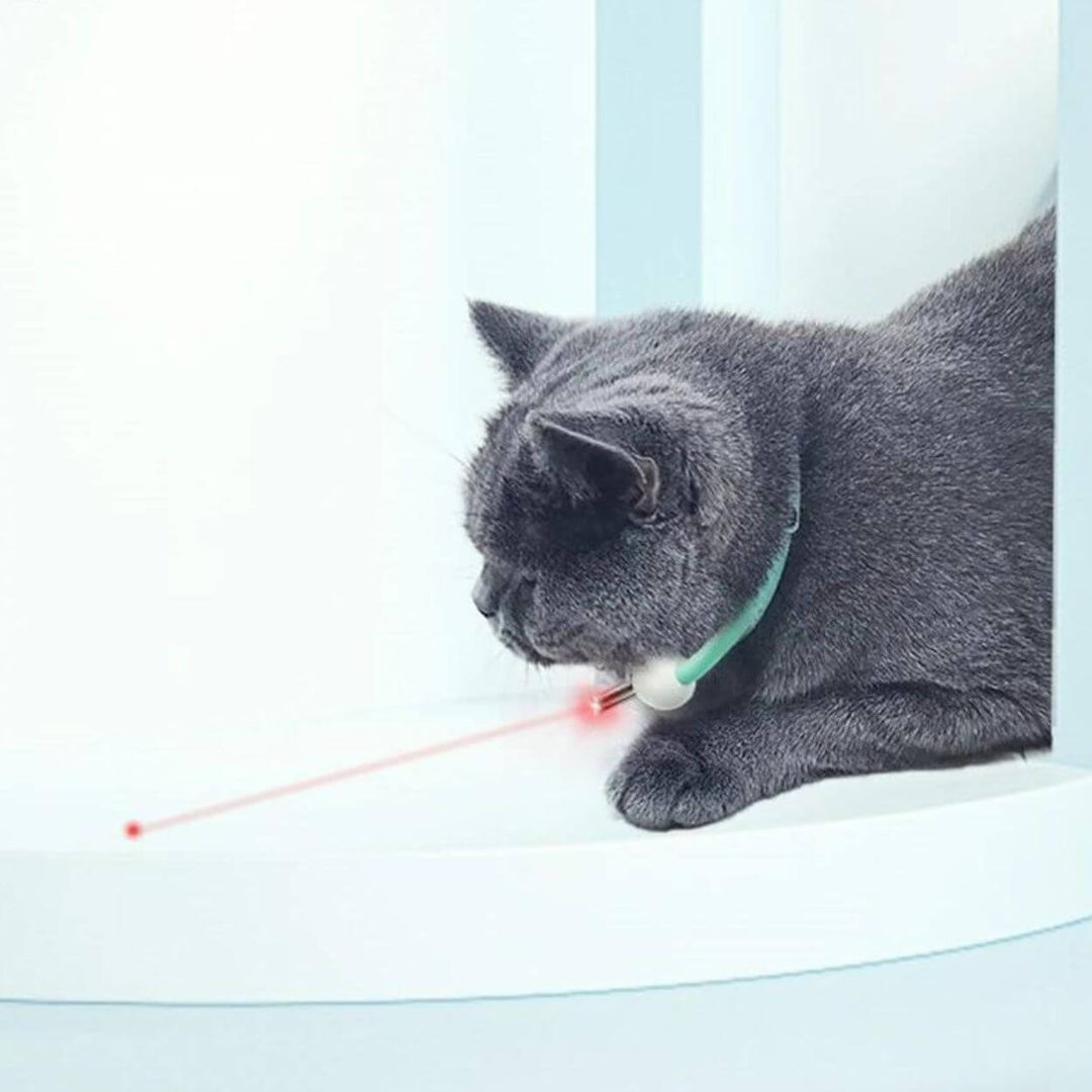 Stimulerande interaktivt laser katthalsband, perfekt för kattens träning och mentala stimulans. Blå modell.