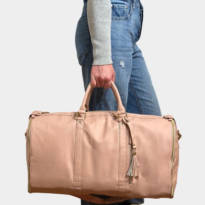 Lyxig duffelväska "Isabelle" i veganskt läder. Stilrent handbagage för den medvetna kvinnan.