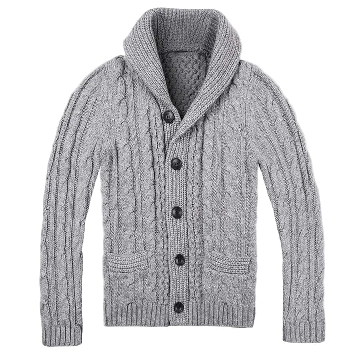 Kabelstickad herrcardigan med sjalkrage i tidlös stil. Perfekt för höst- och vintermode.