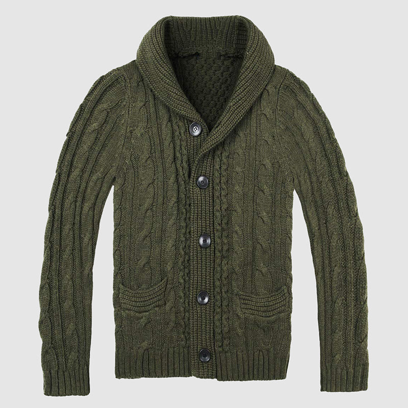 Högkvalitativ herrcardigan med tydlig kabelstickning och sjalkrage. Ett måste för modernt herrmode.