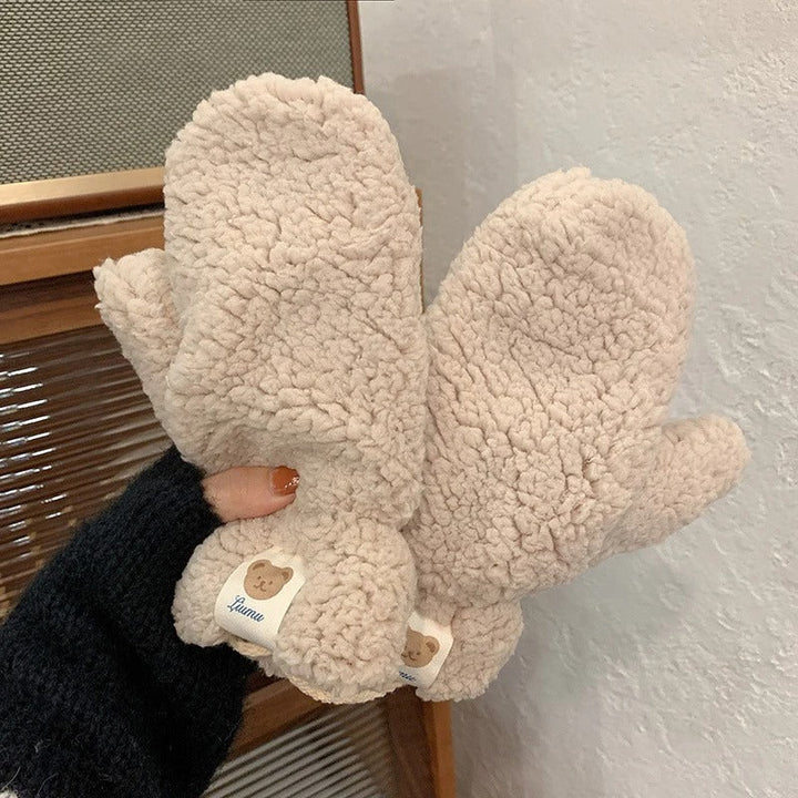 Khaki kawaii fingerlösa vantar för dam. Mjuka, varma handskar i björndesign för mysiga vinterdagar.