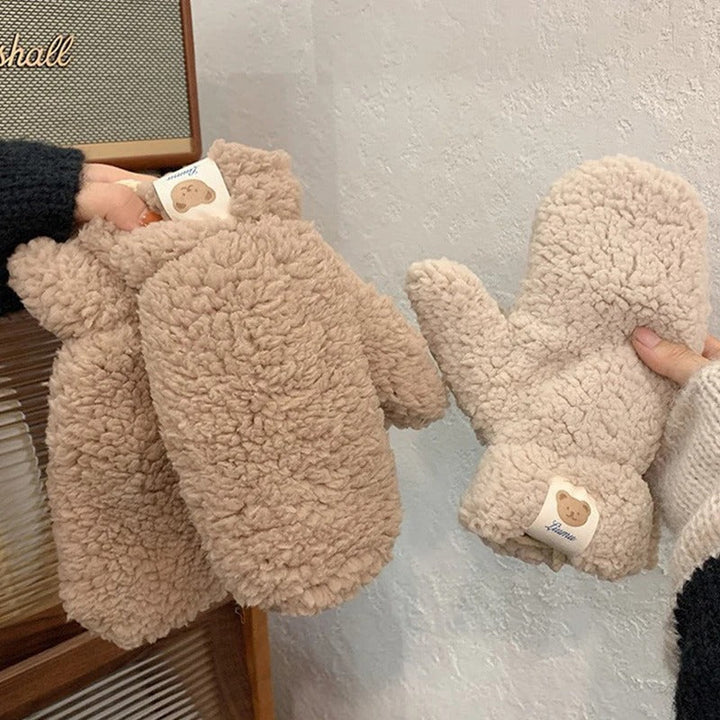 Mysiga och varma fingerlösa vantar för kvinnor, i kawaii björnstil. Perfekt för bekväm vintervärme.