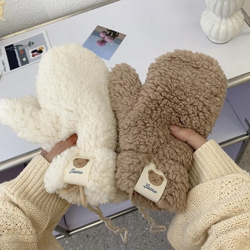 Varma fingerlösa björnvantar för damer. Kawaii stil för kalla dagar, perfekt för att hålla händerna varma.