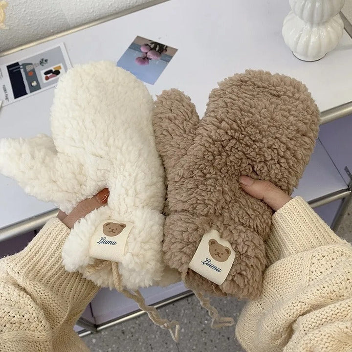 Varma fingerlösa björnvantar för damer. Kawaii stil för kalla dagar, perfekt för att hålla händerna varma.