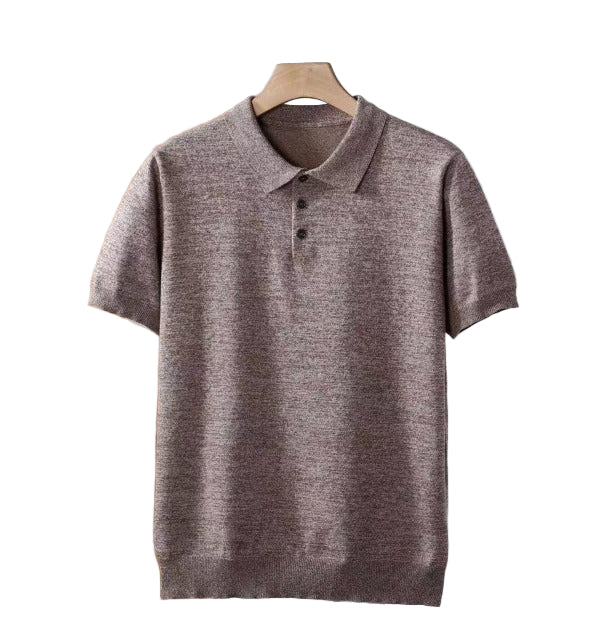 Khakifärgad herr pikétröja, elegant & bekväm för casual stil. Tidlös kortärmad för smart casual herrmode.