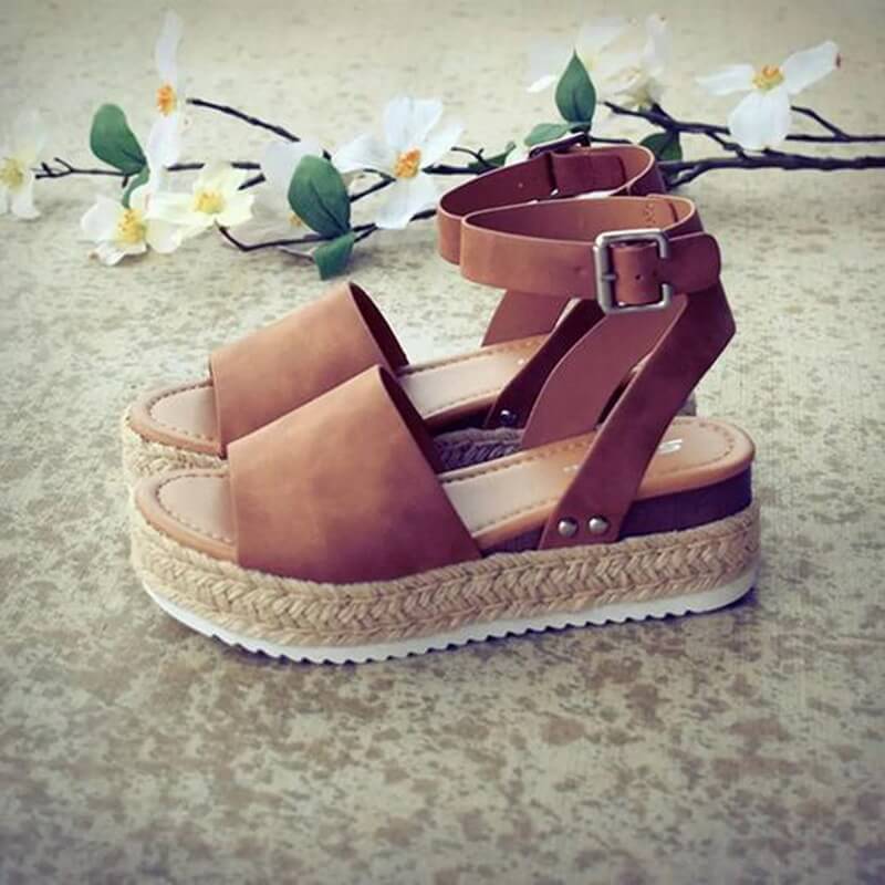 Gråa espadrillos kilklackssandaler, bekväma och stiliga sommarplatåskor.