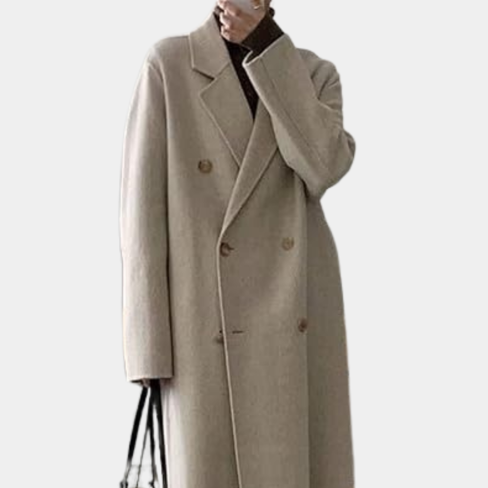 Kvinnors klassiska beige vinterkappa, dubbelknäppt och elegant. Ett mångsidigt ytterplagg för en tidlös stil.