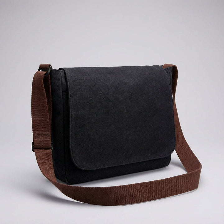 Mörkblå EverTote canvas crossbodyväska med flera fack för dator och böcker. Idealisk för herr & dam.
