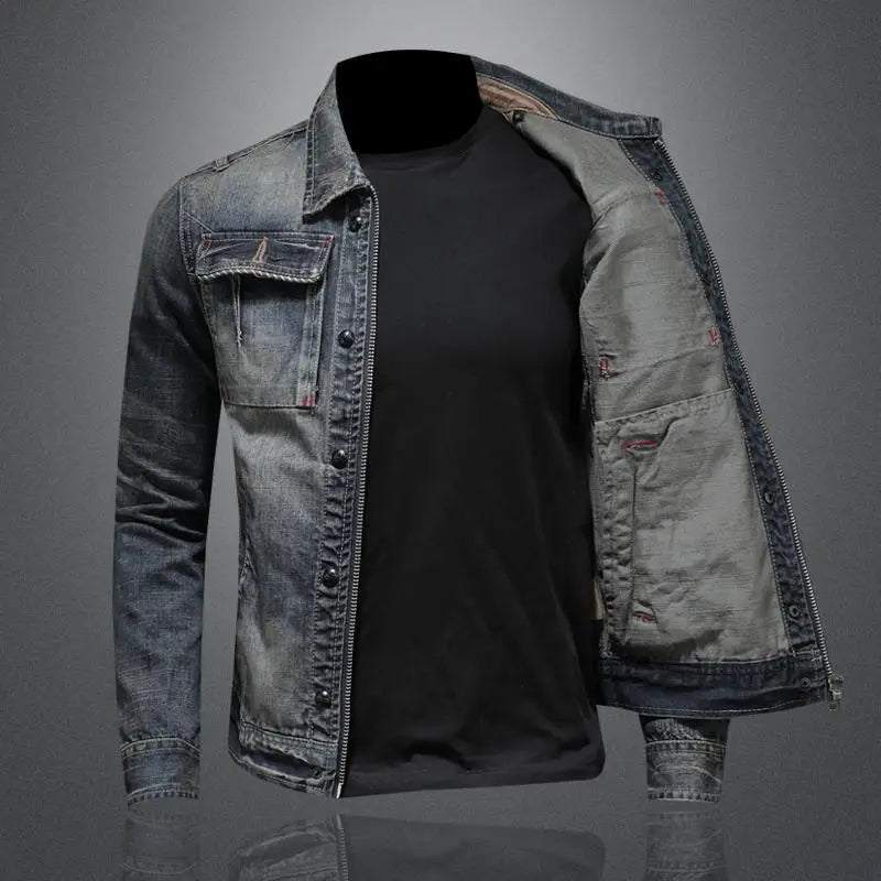 Stilren dam denimjacka för höst och vår. Tidlös retrojacka med bekväm passform för kvinnor.
