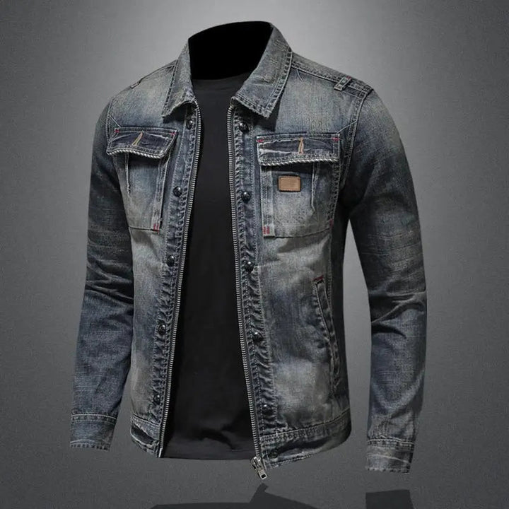 Elegant retro dam denimjacka i klassisk design. Perfekt modeplagg för en vintageinspirerad stil vår & höst.