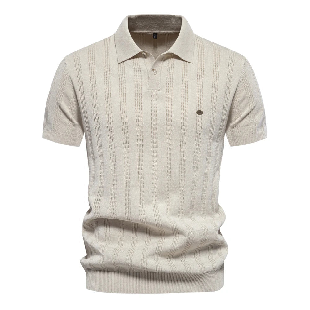 Klassisk herr pikétröja med kort ärm för stilren komfort. Mångsidig för både casual och formell sommarstil.