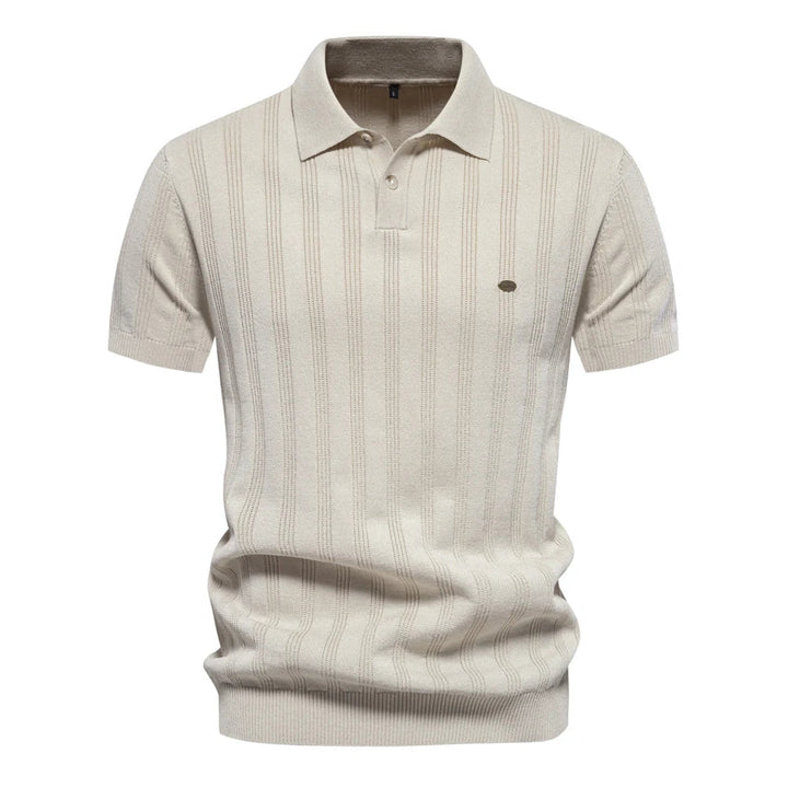 Klassisk herr pikétröja med kort ärm för stilren komfort. Mångsidig för både casual och formell sommarstil.