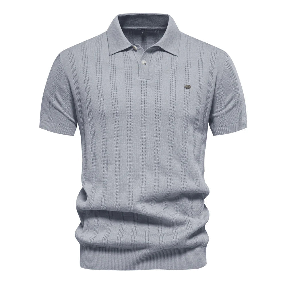 Premium herr polo skjorta, kort ärm, för en bekväm och stilren look. Perfekt för sommar och herrmode.