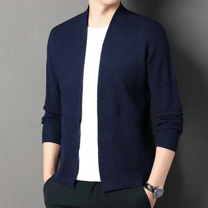 Herrblazer med skräddarsydd passform, perfekt för en stilren och modern herrmode-look. Kan bäras formellt eller avslappnat.