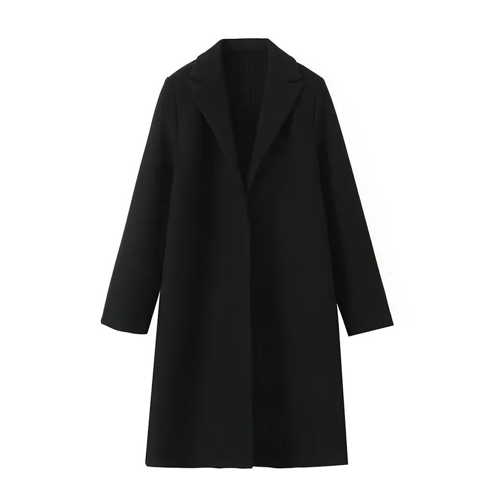 Klassisk rak damkappa, tidlös elegans i ullblandning. Perfekt ytterplagg för alla säsonger, stilren höst- och vårkappa.