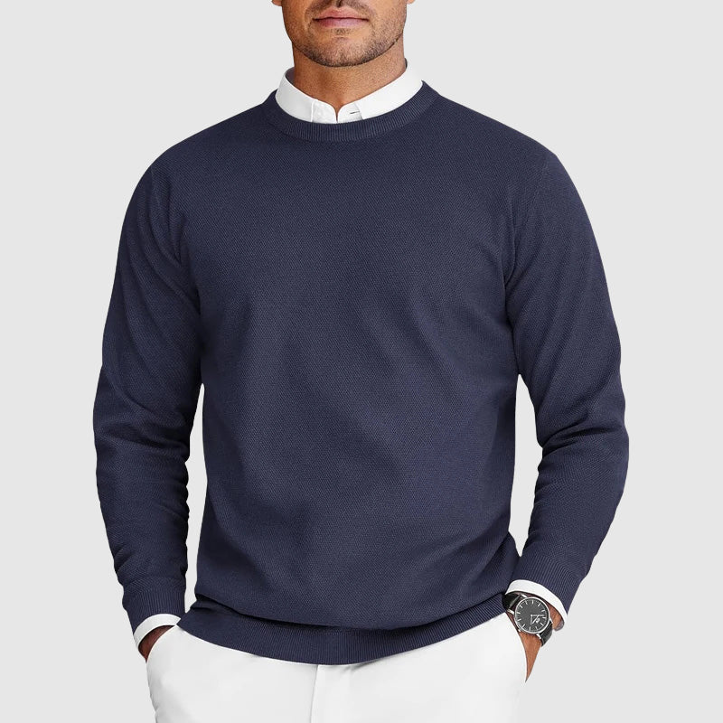 Essentiell rundhalsad herrtröja, idealisk för en bekväm och stilren vardagslook. Mångsidig.
