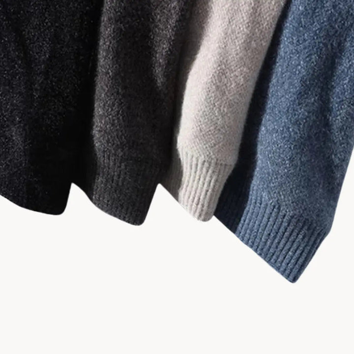 Tidlös stickad damtröja med ribbdetaljer, ett klassiskt val för en elegant och avslappnad stil.