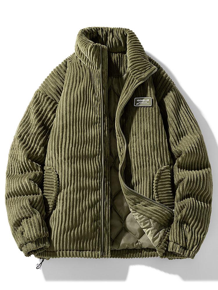 Detaljbild av en klassisk herrjacka, stilfull för vardag och fest. Tidlöst ytterplagg med rena linjer, herrmode.