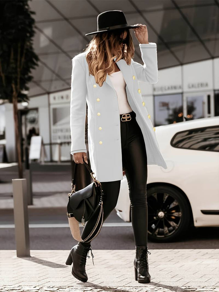 Vit business casual blazer för kvinnor. Mångsidig arbetskläder, idealisk för formella tillfällen.