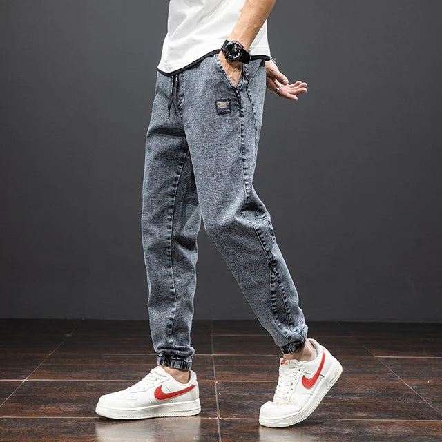 Herrjeans som erbjuder maximal komfort och stilren design. Essential för modern herrmode.