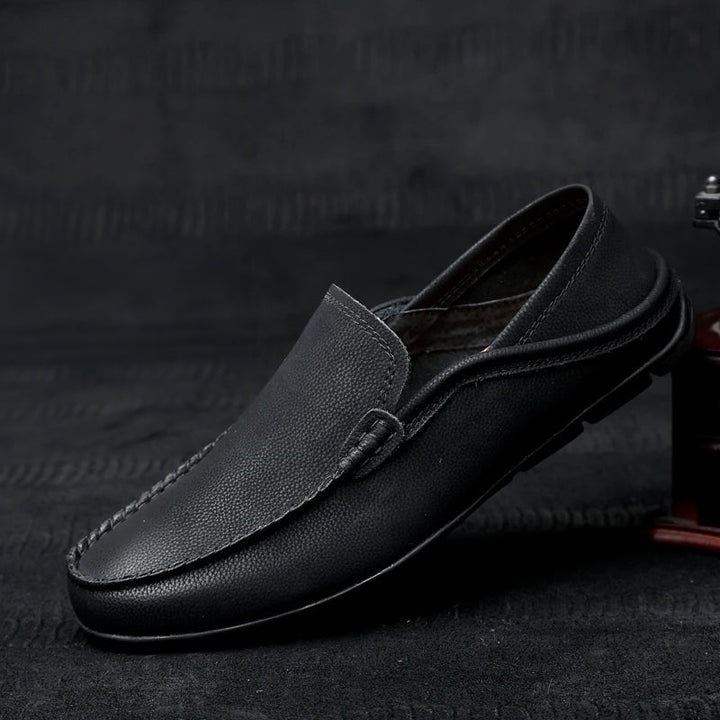 Bekväma slip-on loafers för män, perfekta för avslappnad vardag och mångsidig stil.