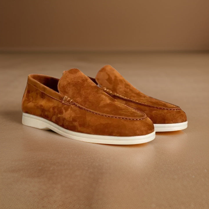 Mångsidiga herrmockasiner, slip-on loafers för både vardag och eleganta tillfällen.