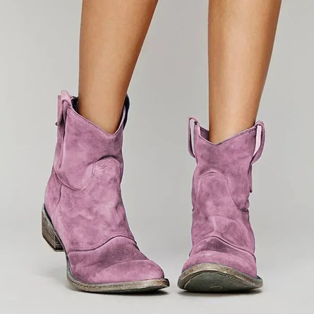 Tidlösa kvinnors cowboystövlar i klassisk västerländsk design. Eleganta och bekväma damstövlar.