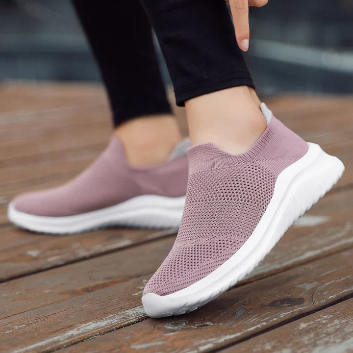 Bekväma dam sneakers, idealiska vardagsskor. Stilrena och klassiska för fritid och daglig användning.