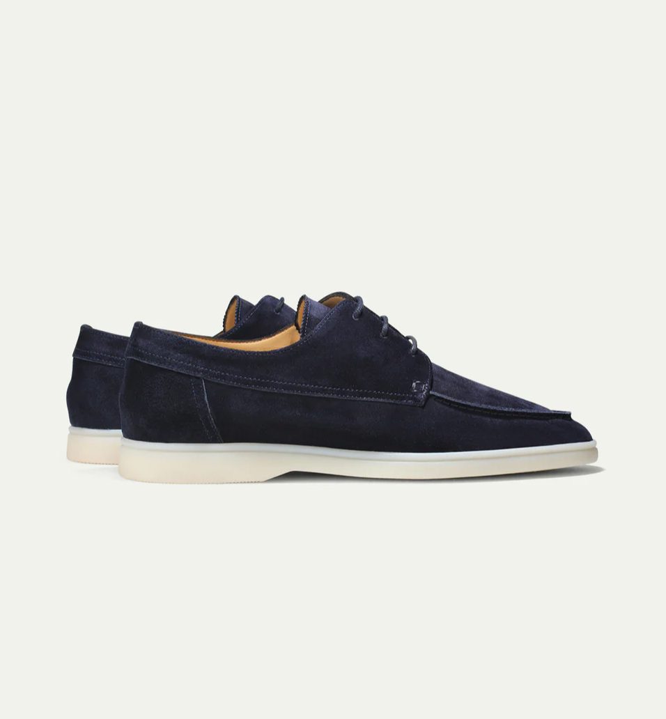 Beige herr loafers med tidlös design. Bekväma eleganta herrskor för både business & fritid.