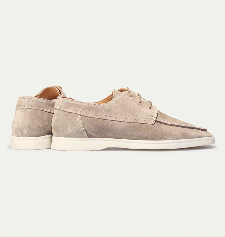 Snygga mörkblå herr loafers i klassisk stil. Eleganta skor för män som söker komfort.