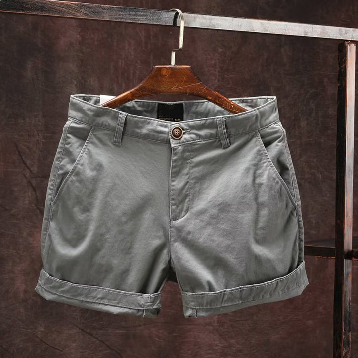 Bekväma herrshorts i lös passform för sommaraktiviteter, visar flexibilitet och stil.