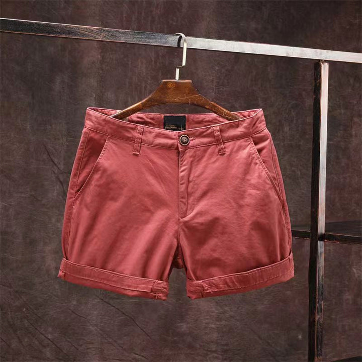 Snyggt vikta herr sommarshorts, redo för packning och sommarstil, enkel och klassisk design.