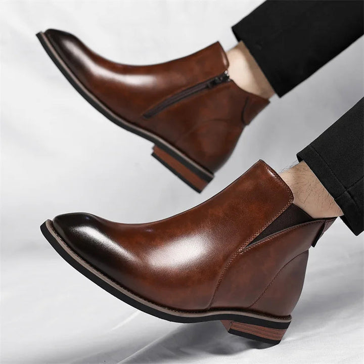Mångsidiga Chelsea-stövlar för män, kombinerar klassisk stil med modern elegans för vardag och fest.