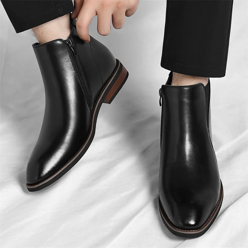 Eleganta herrskor i klassisk Chelsea-design, stilrena vinterskor som passar perfekt till en smart casual outfit.