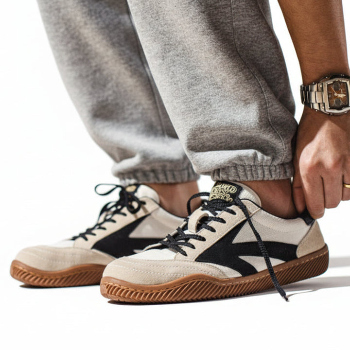 Klassiska Sneakers 1984 för herr och dam. Tidlösa retro skor med komfortabel och stilren 80-talsdesign.