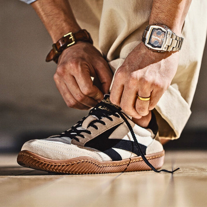 Detaljbild av Klassiska Sneakers 1984 med dämpande sula. Lätta och bekväma skor för herr och dam.