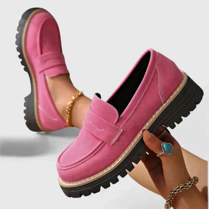 Stilrena loafers för dam i tidlös design. Mångsidiga kvinnorskor för både vardag och dressade tillfällen.