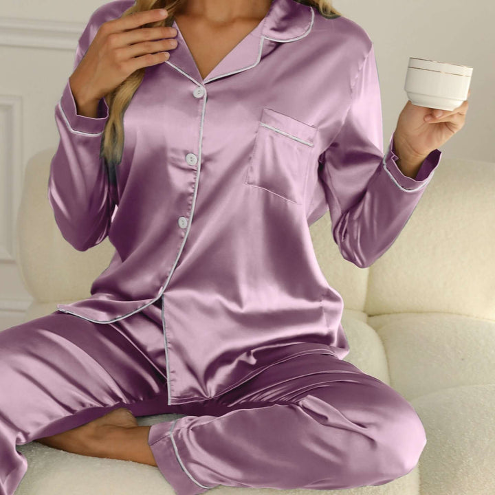 Klassisk komfort enfärgad pyjamaset med lång ärm och knappslå - Glowseva