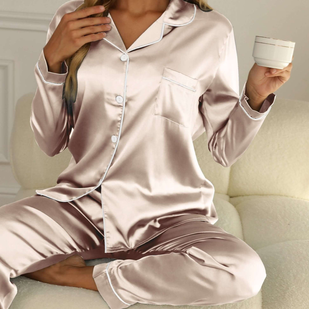 Klassisk komfort enfärgad pyjamaset med lång ärm och knappslå - Glowseva