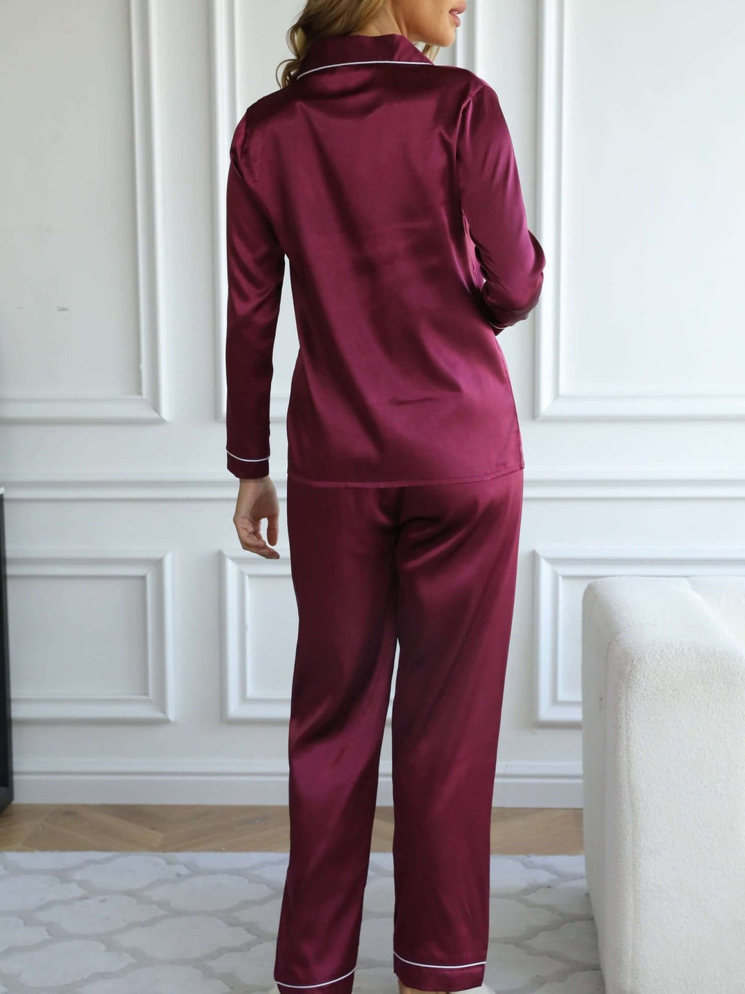 Klassisk komfort enfärgad pyjamaset med lång ärm och knappslå - Glowseva