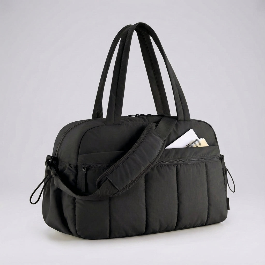 Lättvikts sportväska, Aerelle duffel, med justerbar axelrem. Perfekt som träningsväska eller handbagage.