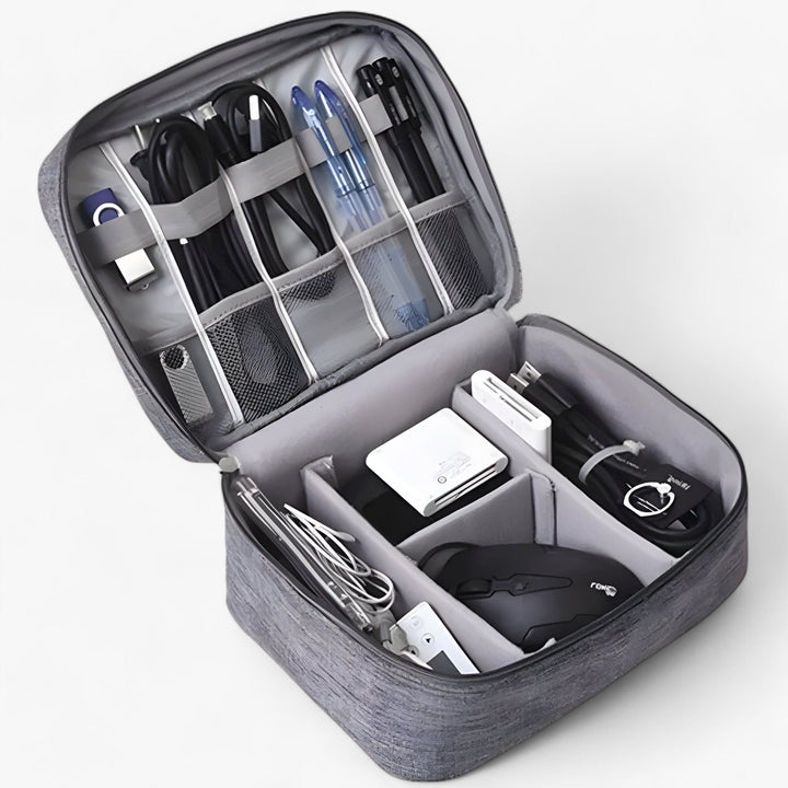 Praktisk kabelorganizer för elektronik. Ser till att dina prylar är ordnade och lättillgängliga på resa.