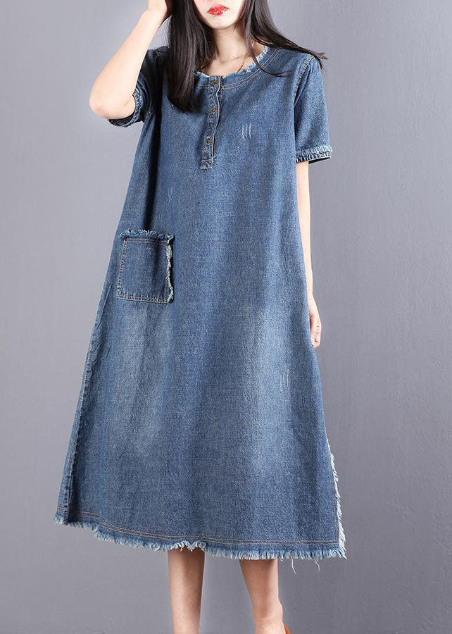 Mångsidig denimklänning med knappar och fickor för kvinnor, perfekt som festlig eller bekväm vardagsklänning.