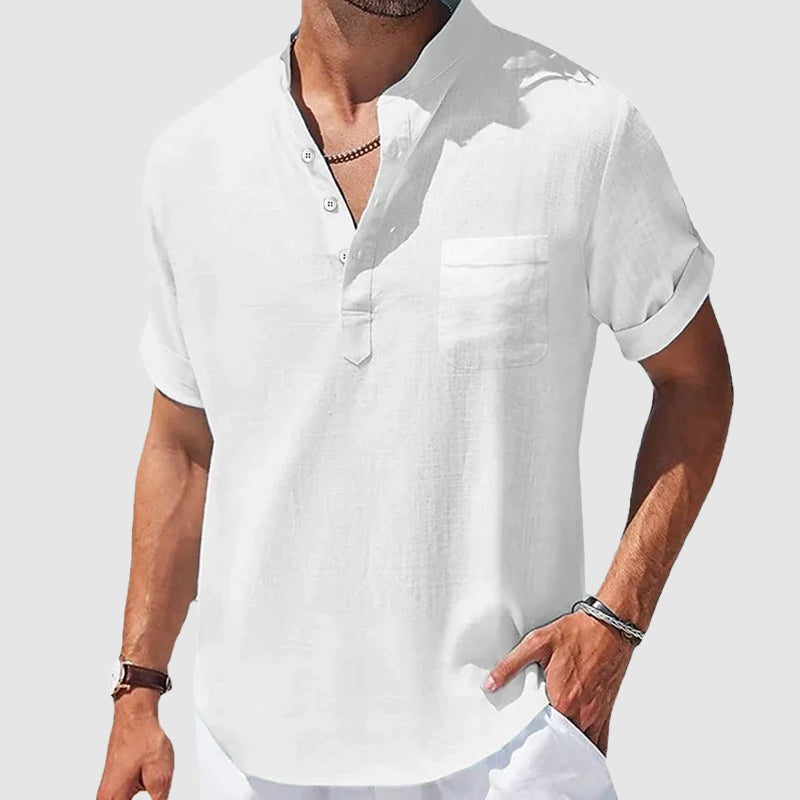 Bekväm herrskjorta i Henley-design, mjukt tyg för maximal komfort. Enkel att styla för alla tillfällen.