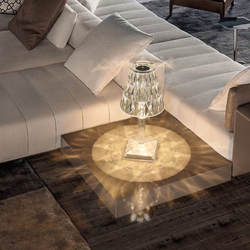 USB-laddad kristallampa med dimbar touch. Modern och praktisk bordslampa med LED-belysning.