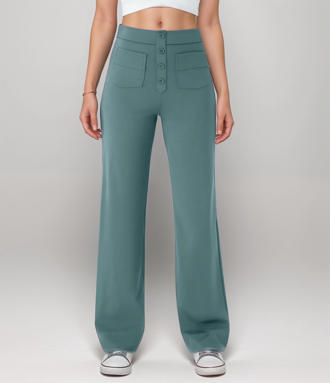 Komplett outfit med svarta högmidjade stretchbyxor med vida ben, feminint och modernt.